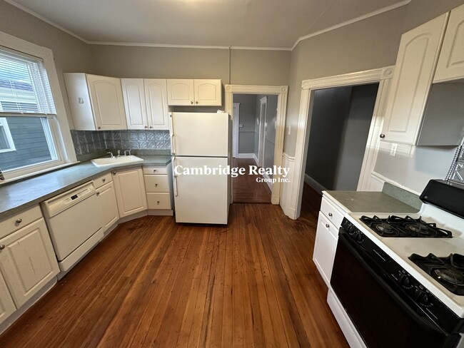 Photo - 10 Farragut Ave Apartments Unit 3