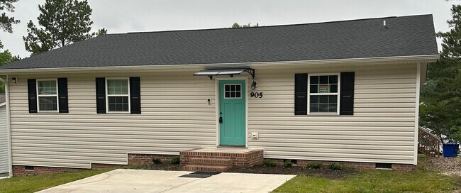 Building Photo - 905 Ardmore Dr