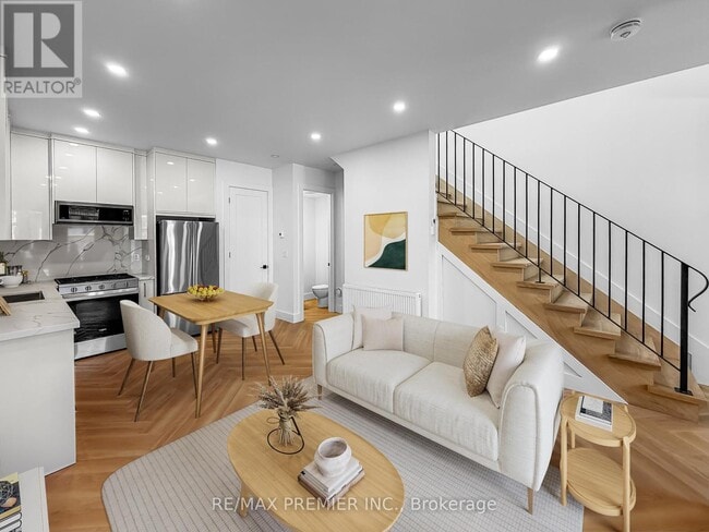 Photo - 755 Dufferin St