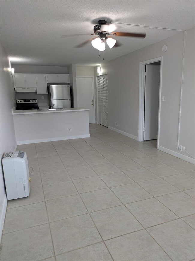 Building Photo - 2771 Riverside Dr Unit 317-A Rental