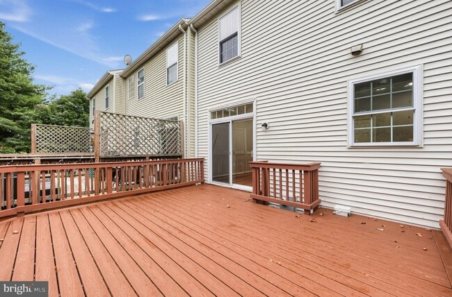 Photo - 21588 Bankbarn Terrace