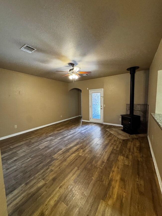 Photo - Located in Tradewinds! 3/2/2