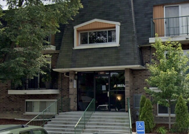 Building Photo - 3855 N Parkway Dr Unit 3A