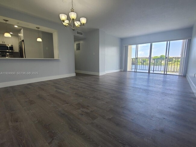 Building Photo - 8895 Fontainebleau Blvd Unit 311