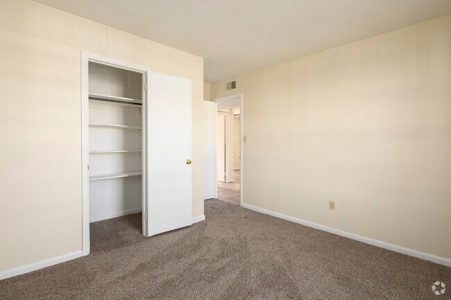 2 BR, 1 BA, 650 sq ft