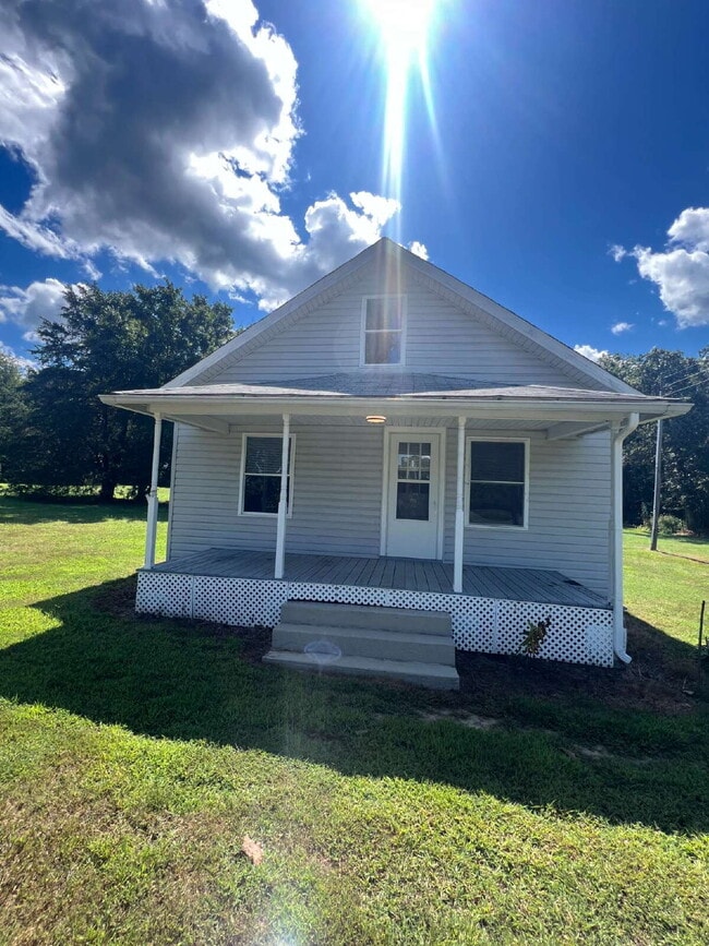Building Photo - Charming 2-Bedroom Home Plus Bonus Attic S...