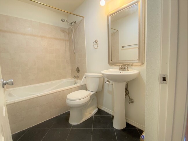 Photo - 632 NE Skidmore St