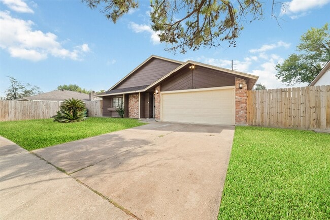 Photo - 5711 Longforest Dr