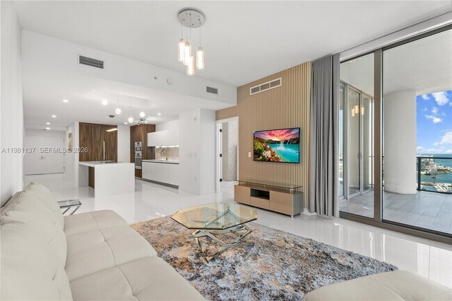 Photo - 851 NE 1st Ave Unidad 2811