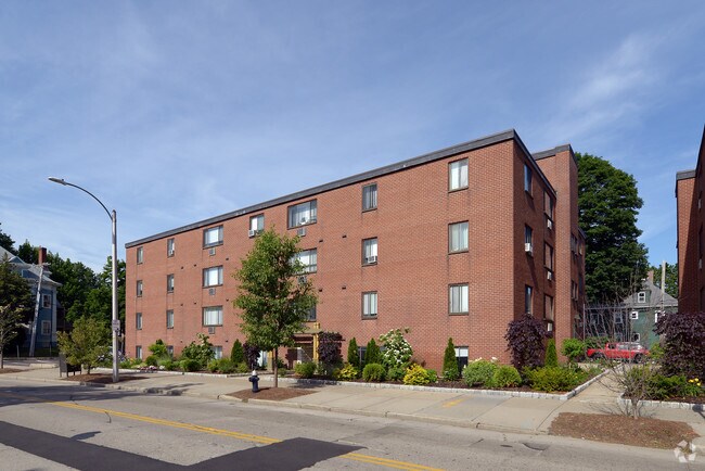 Babcock Street Apartments, 222-230
