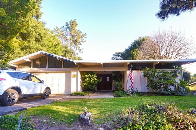 Photo - BEAUTIFUL 3 BEDROOM HOME WITH POOL IN THE HILLS OF LA CRESCENTA
