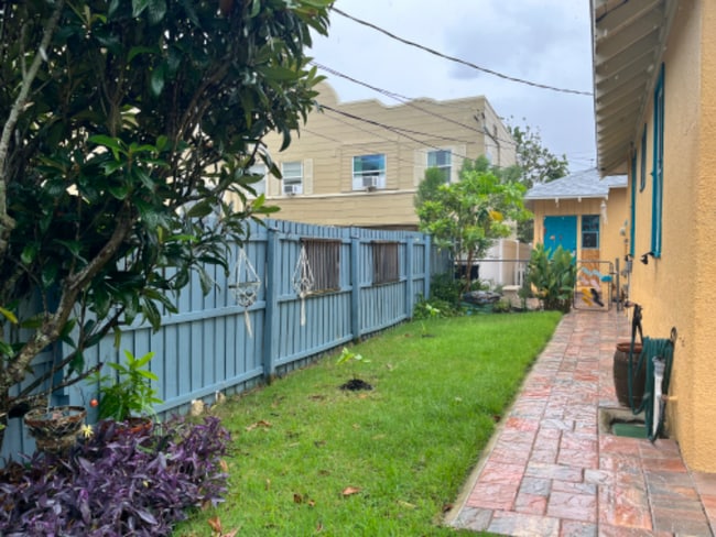 Photo - 122 S Oleander Ave