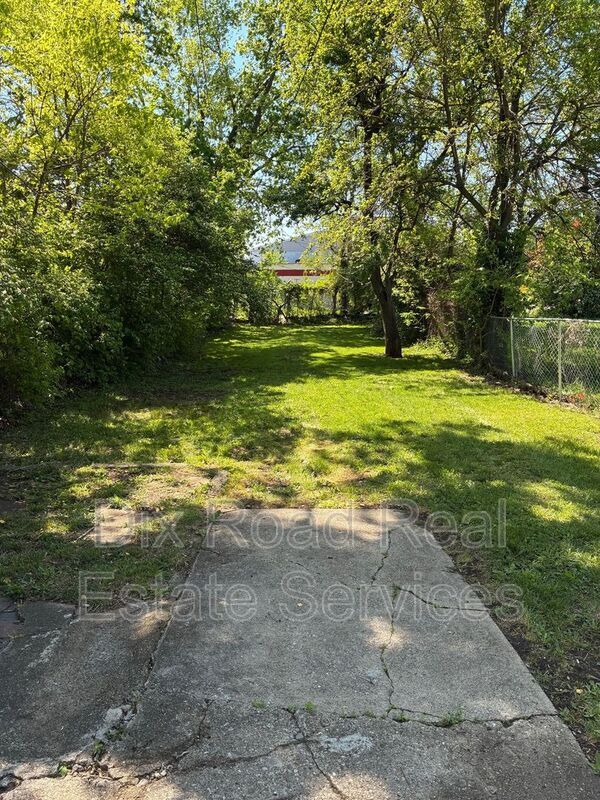 Photo - 2240 Lakeview Ave