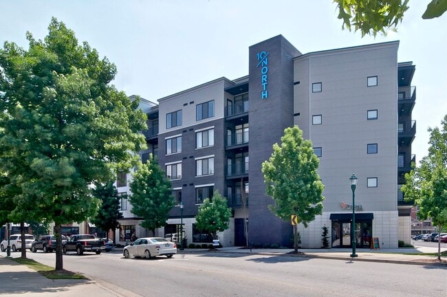 Coveted Corner 1-bed With Private Wrap-Aro... - Coveted Corner 1-bed With Private Wrap-Aro... Apartment Unit 409