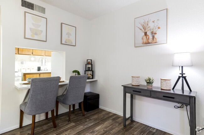 1BR, 1BA- 500SF - Dining Room - Grandes Cortes