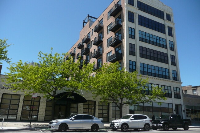 Building Photo - 2024 S Wabash Ave Unit 504