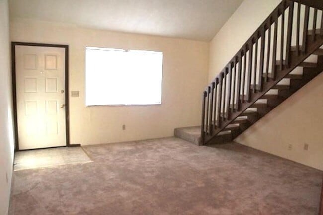 Photo - 818 White Oak Dr