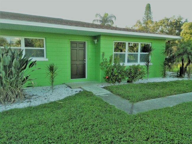 Building Photo - 7000 Hibiscus Ave S Unit 1