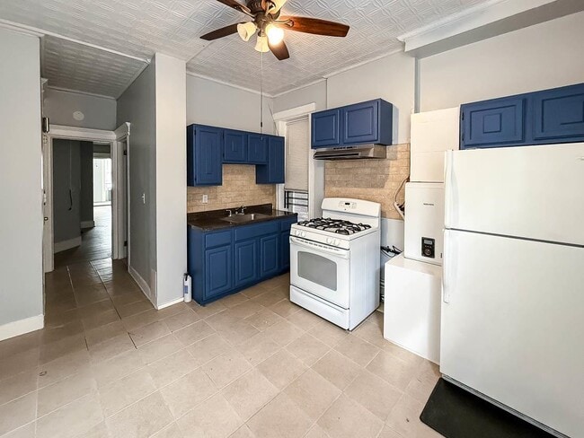 Building Photo - 550 West Side Ave Unit 1