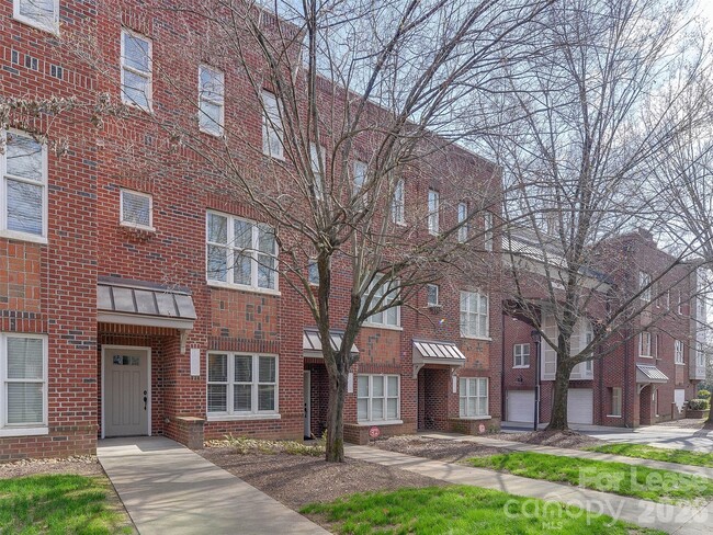 Building Photo - 100 N Laurel Ave Unit 103