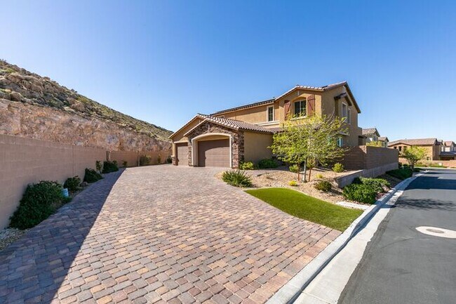 Photo - Beautiful Next-Gen Home with Private Entry Suite & Spacious Backyard * MOVE IN SPECIAL*