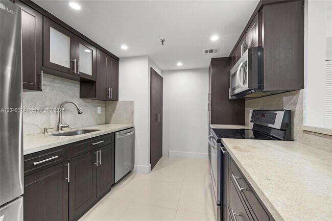Photo - 2457 Collins Ave Unit 307