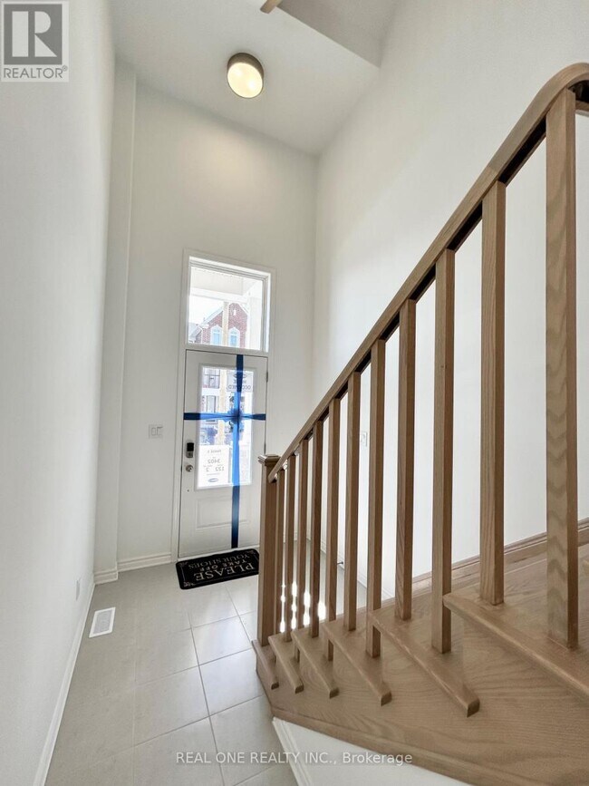 Photo - 122 Avani Ave