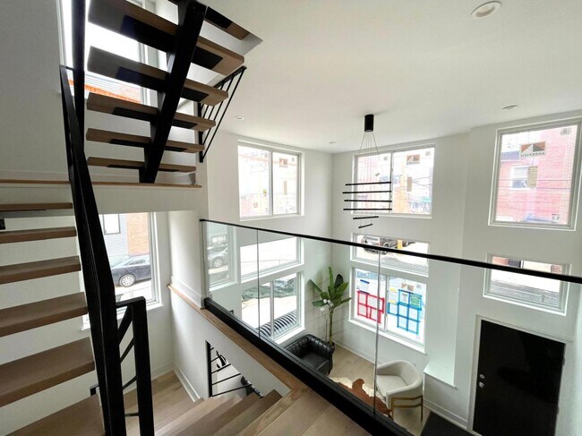 Photo - 2610 E Hagert St