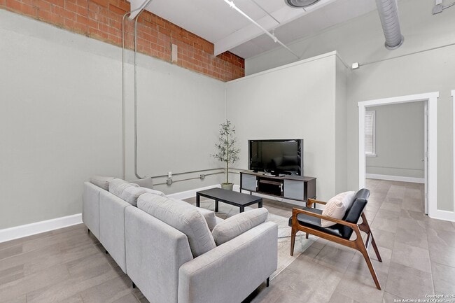 Photo - 3363 E Commerce St