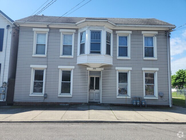Building Photo - 252 Lincoln Way W Unit Apt. 1