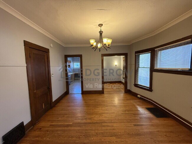 Photo - 567 Paris Ave SE