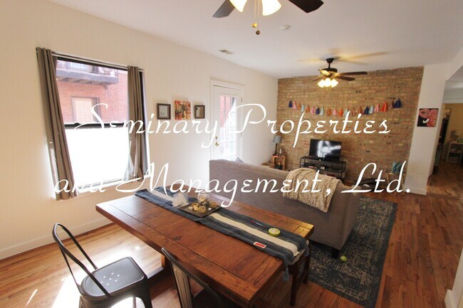 Photo - 921-27 W Sunnyside