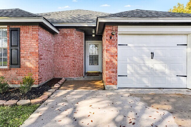 Photo - 2705 Clara Ln