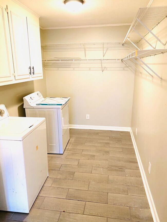 ** 4 Bed 2 Bath Located in Dalraida ** Cal... Rental House Rental in