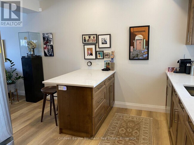 Photo - 194 Norfolk St