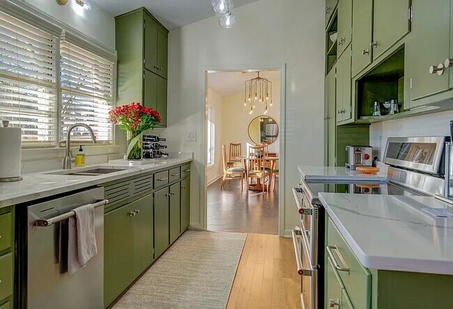 Photo - 4135 Hunt St SW