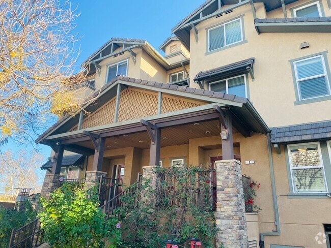 Building Photo - Beautiful Townhome in Downtown San Jose.  ...