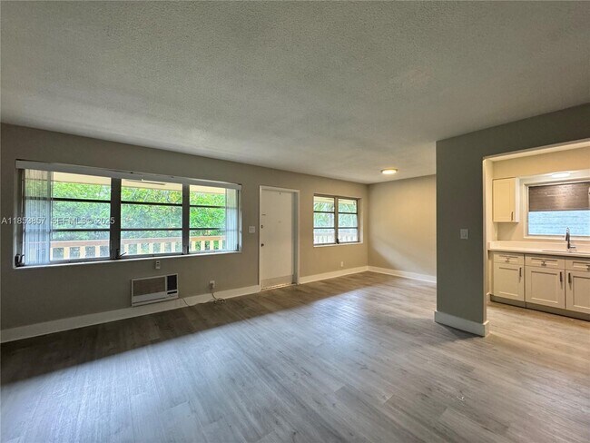 Building Photo - 4317 NE 21st Ave Unit 7