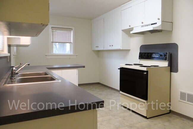 Photo - Comfortable 2 Bedroom Home With Shade Trees Unit 406 6th