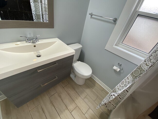 Photo - 254 Holton Ave S