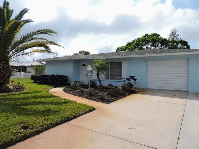 Building Photo - 221 Malvern Dr Unit Malvern Drive, 221 Rental