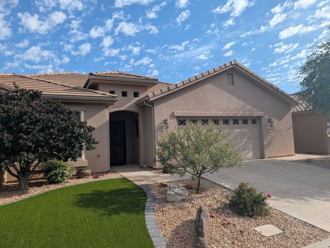 Building Photo - Gorgeous 3 Bedroom Home in SunRiver 55+ Community!