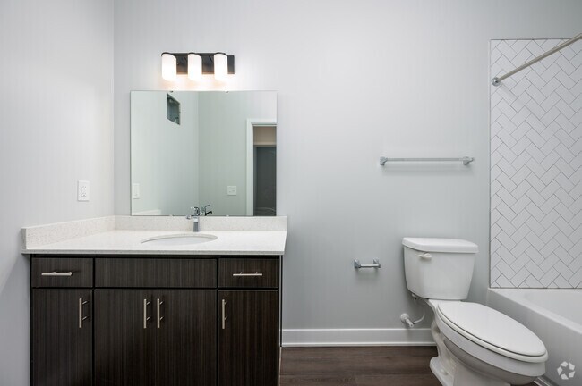 1 habitación, 1 baño, 683 pies cuadrados, baño
