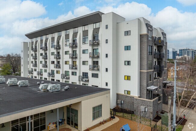 Photo - 1101 18th Ave Condominiums