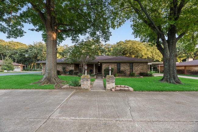 Photo - 763 Moore Rd