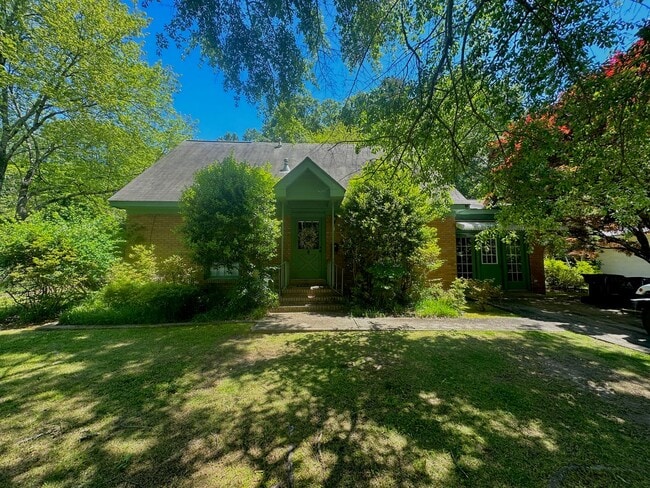 Building Photo - Southside Auburn Cottage Rental