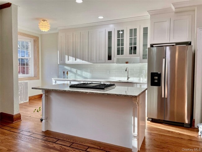 Photo - 29-28 163rd St