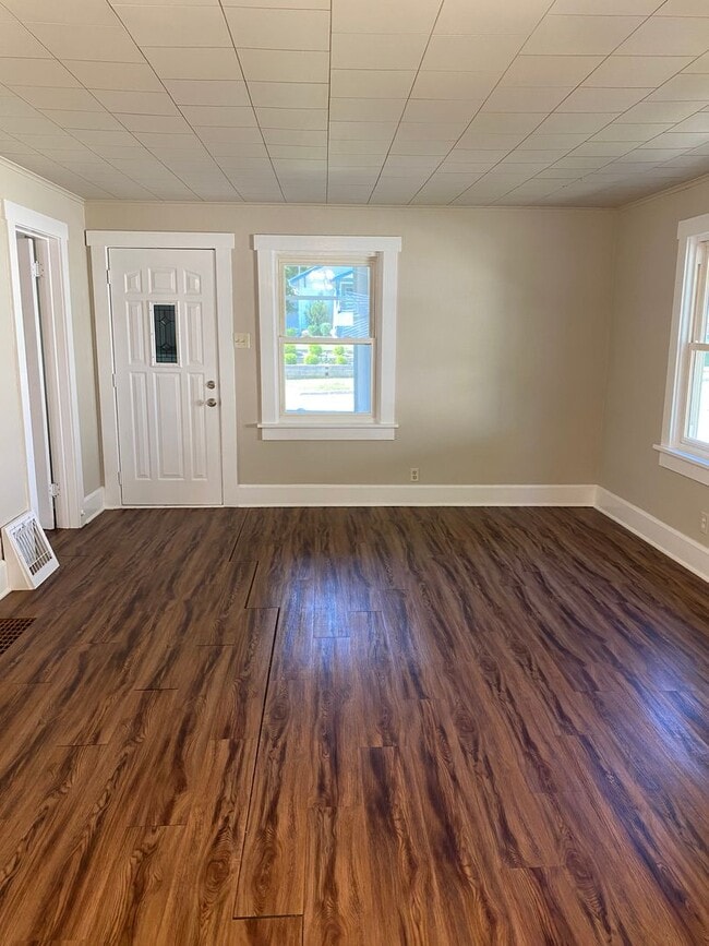 Photo - Updated 2 Bedroom 1.5 Bath Near Grandview ...