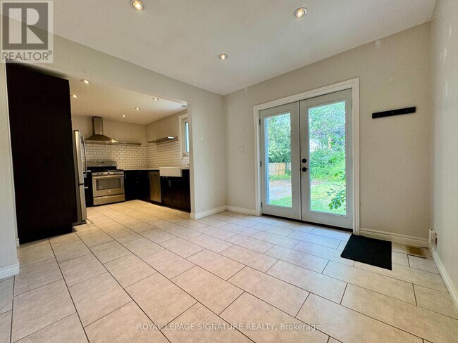 Photo - 282 E 18th St