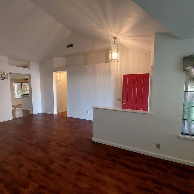 Photo - Nice 3bed and 2 bath home; excellent Roseville location